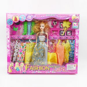 Muñeca con Vestidos y Botas